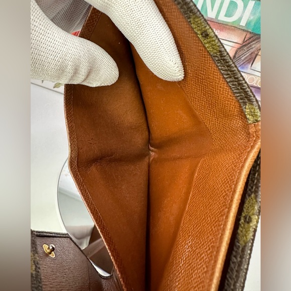 LOUIS VUITTON ELISE WALLET - Picture 8 of 17